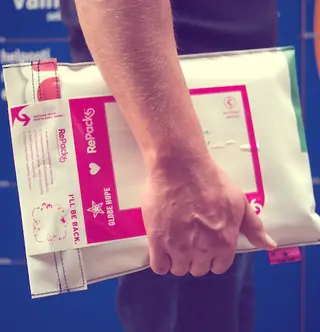 Есть неприятности вокруг студента университета, который изобрел конверт