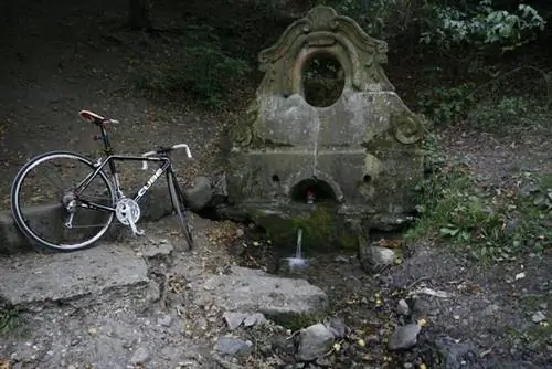 Источник Штаравода