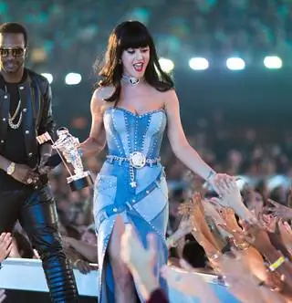 Они утешают проигравших наград 12-миллионным подарочным пакетом и зубной нитью