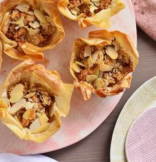 Турбодесерт: яблочные корзиночки из сдобного теста