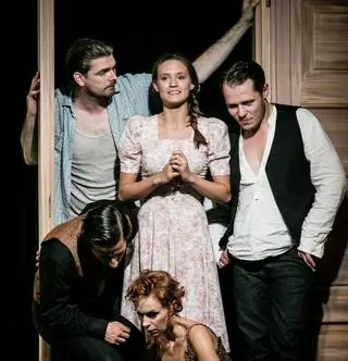 Шесть персонажей могут поместиться даже в семейный роман