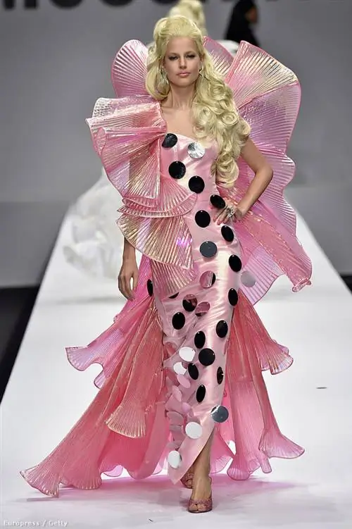 Одежда Барби на подиуме Moschino