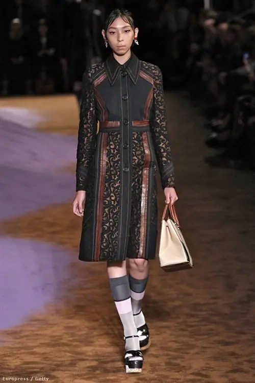 Prada продолжает шить лучшие пальто на подиуме в Милане