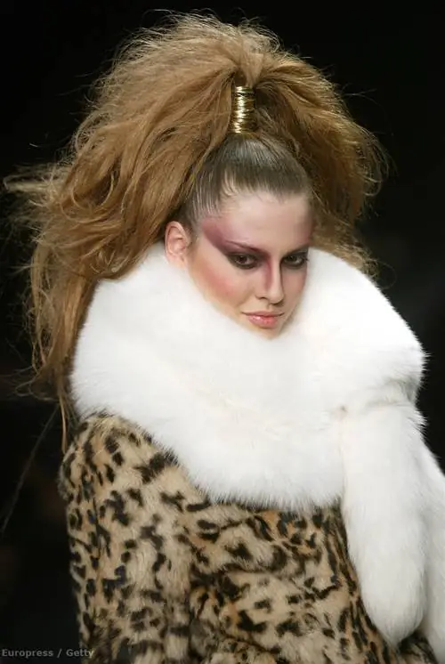 Несколько брендов делают свои аксессуары из кошачьей шерсти