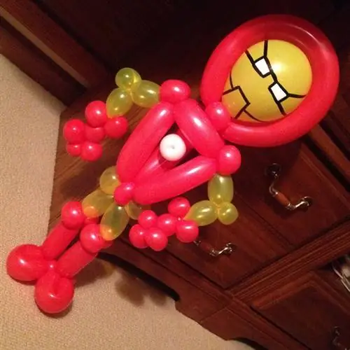 Американский графический дизайнер каждый день складывает новые шарики