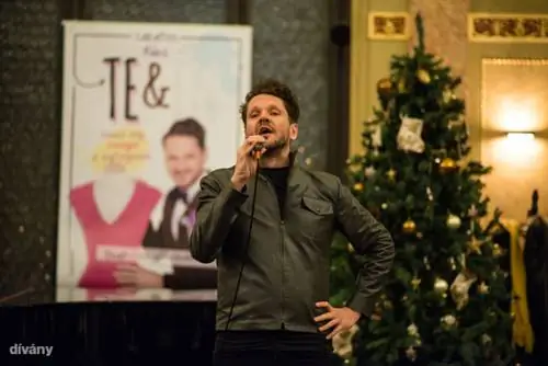 Марк Лакатос также спел несколько песен на презентации своей книги