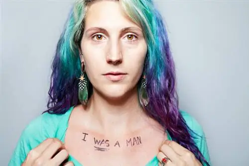 Image Я БЫЛ мужчиной, - гласит надпись. Мой пол меня не определяет, - говорит модель