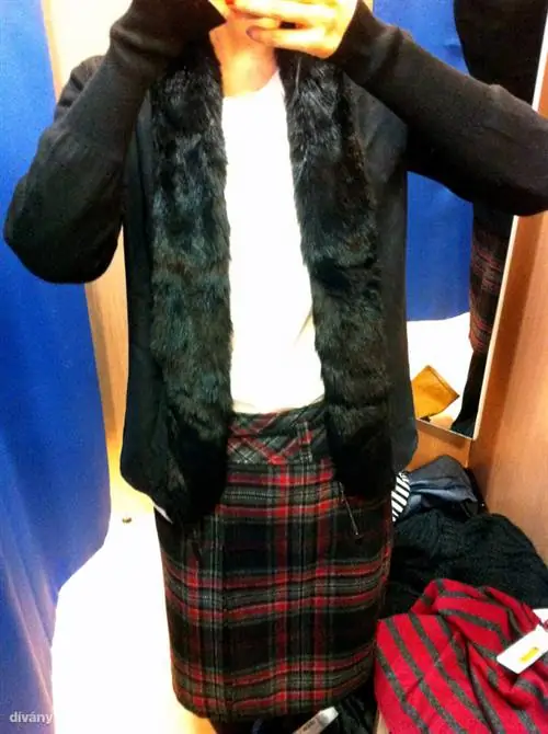 Какая выгодная сделка: теперь меховой кардиган стоит 3 990 форинтов вместо 11 990 форинтов, а блузка - 5 590 форинтов вместо 9 990 форинтов