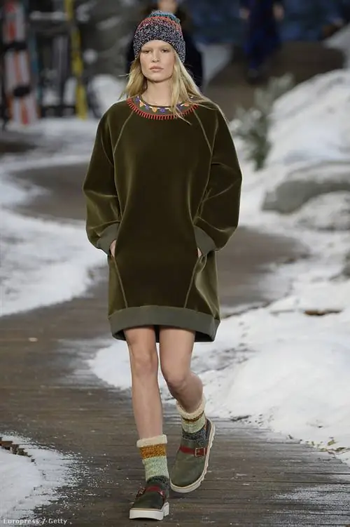 Одним из наших фаворитов является платье-свитер