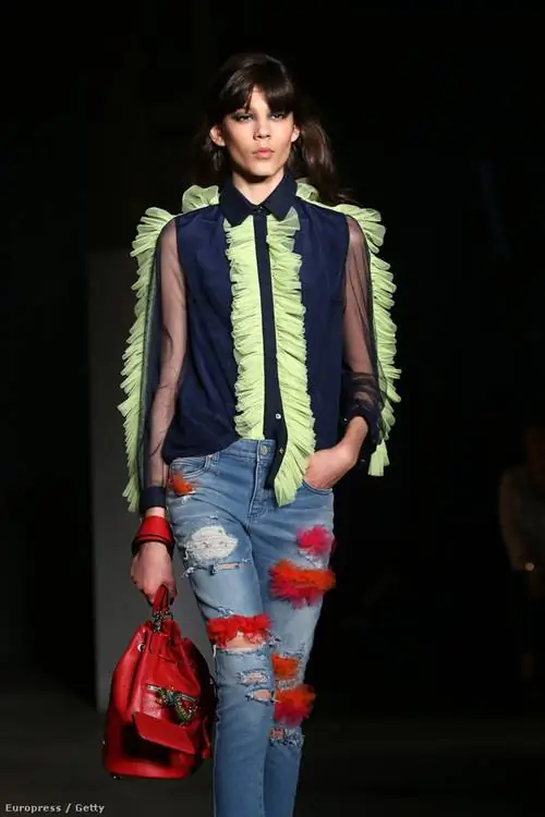 Не только по мнению Марка Джейкобса, рваные джинсы с вышивкой будут в тренде