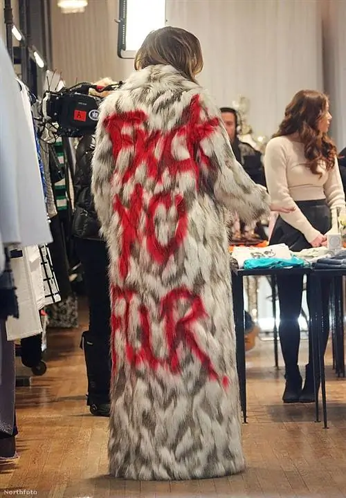 Но он не хотел совать это под нос миру так явно до сих пор