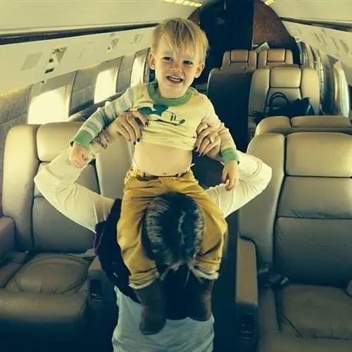 Хиллари Даффасамолет