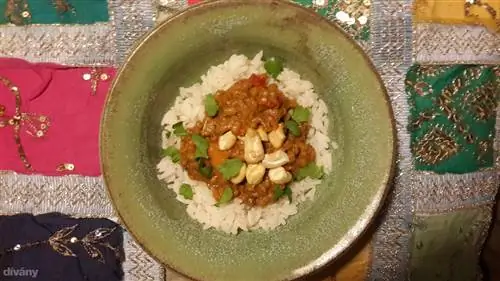 Индийская фасоль чили с поджаренными орехами кешью