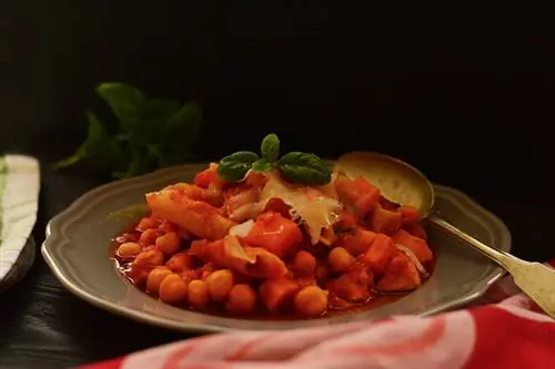 Куриное рагу с нутом