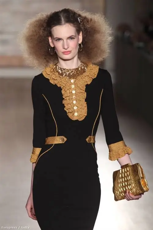 Кстати, неожиданная трагедия случилась примерно через месяц после того, как Скотт якобы отменил презентацию своей коллекции осень-зима 2014 в Лондоне, сославшись на производственные трудности и отставание