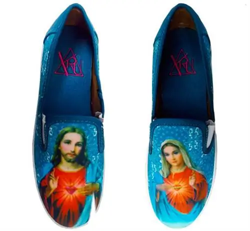 Это не просто крест, который можно носить: эти слегка дерзкие, но красивые лоферы Christ-Mária - любимцы дивана. 80 долларов в магазине NYLON