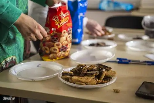 Мы выбираем крендели из смешанных пакетов…