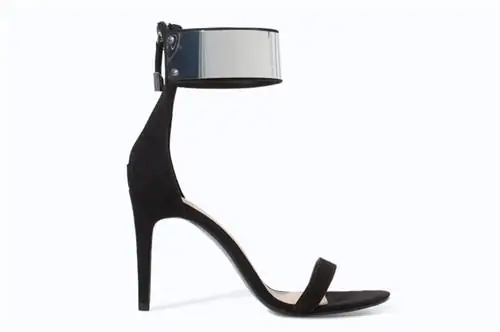 У Zara самые горячие туфли на высоком каблуке с ремешком на щиколотке в этом сезоне. При этом цена тоже неплохая, 9995 форинтов