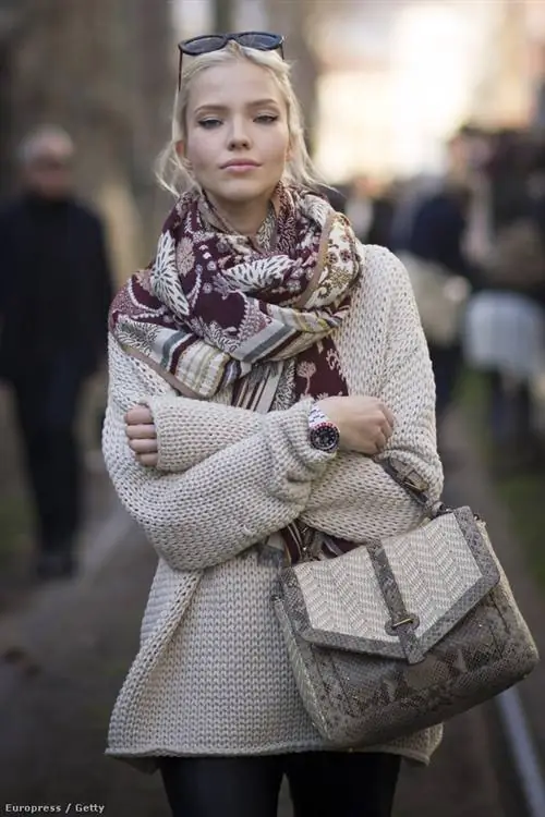 Лусс, который постепенно становится знаменитостью, участвовал в двадцати престижных шоу только в Нью-Йорке