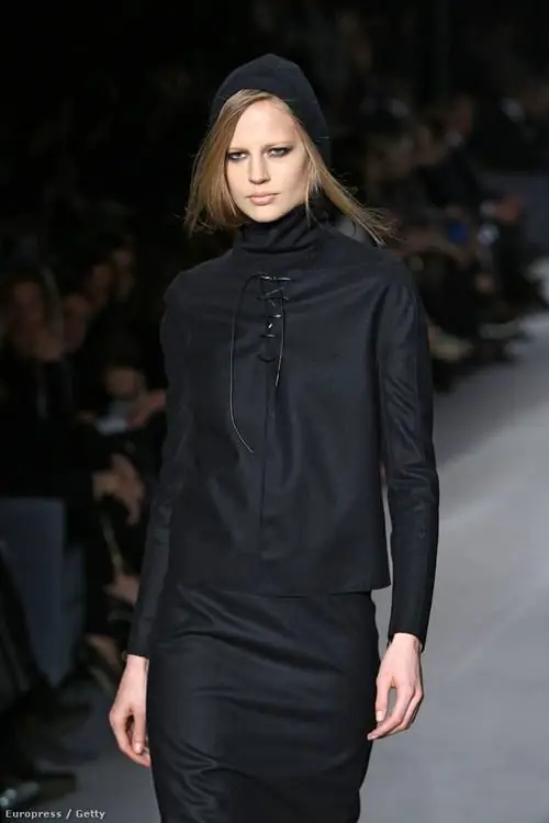 Эрм, которая также позировала для мартовского выпуска Vogue Japan, также появляется в нескольких весенне-летних кампаниях, так как Gucci, Versace Jeans и Paul & Joe также рекламируют ее в этом сезоне