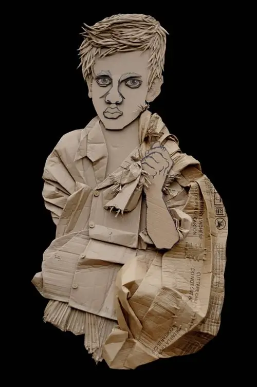 Он надеется привлечь внимание окружающих к трагедиям, разворачивающимся на наших глазах