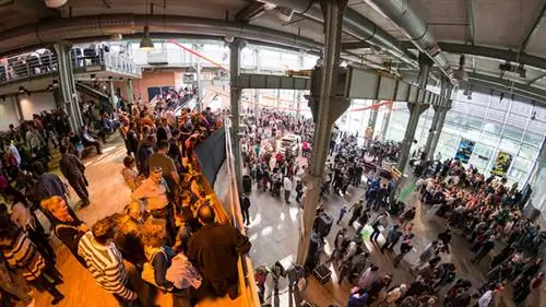 Поездка на маленьком автомобиле по Милленару.