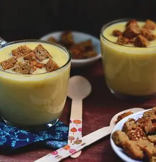 Быстрая кухня: осенний сырный суп из лука-порея