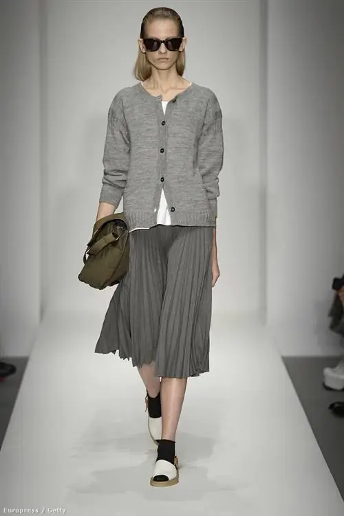 По словам Маргарет Хауэлл, летом мы все еще будем носить кардиганы