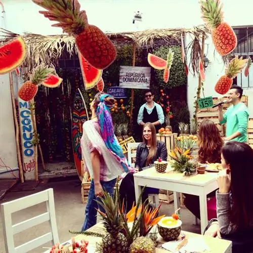 Показ мод под открытым небом