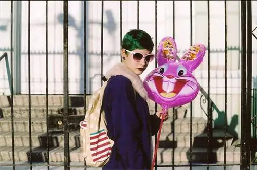 Окрашенные волосы также распространены