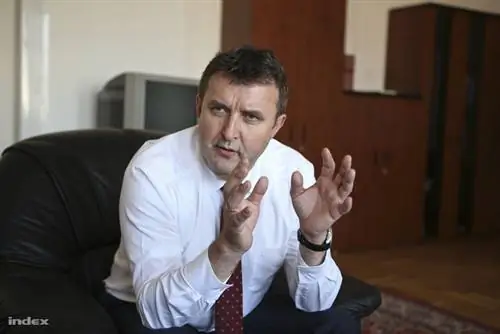 Государственный секретарь по вопросам высшего образования Ласло Палкович дает интервью корреспонденту Index