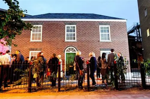 Ужасное здание капает в Лондоне