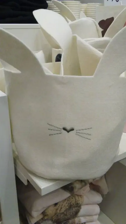 В H&M точно проверили, какой праздник грядет, но, конечно, кролик от этого еще милее