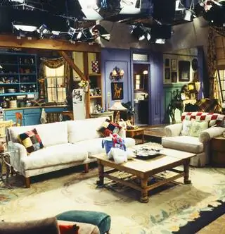 Вот 10 знаменитых гостиных, которые мы знаем из сериалов