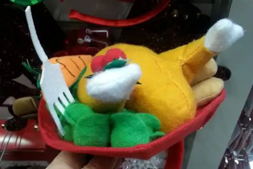 Наш фаворит, повязка на голову с жареной индейкой, стоит 2690 форинтов, что для хорошей шутки немного дороговато