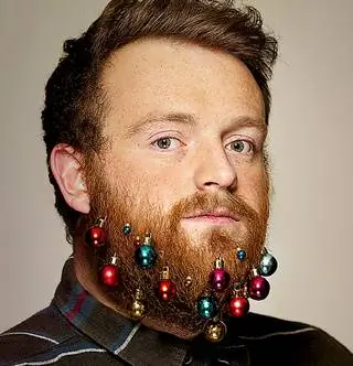 Рождественский шар для бороды: круто или пошло?