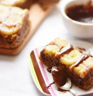 Пятничное печенье: перевернутое банановое печенье с шоколадным соусом