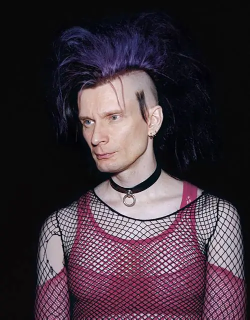 Цена книги, которая содержит как цветные, так и черно-белые фотографии, запрашивается, потому что книга стоит 295 фунтов (114 879 форинтов) для любителей фотографии