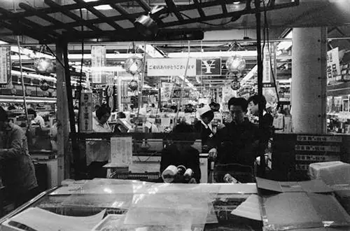 ImageThis в первую очередь под влиянием музыки. Итак, я получаю информацию из листовок, выставленных в музыкальных магазинах, и концертов, рекламируемых в Интернете, и таким образом начинается своего рода процесс