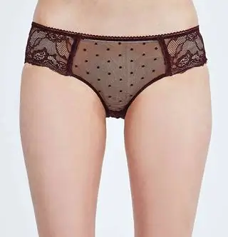 Urban Outfitters рекламирует пугающе худую девушку