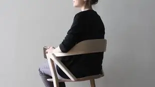 Двуногий стул выглядит глупо, но он полезен