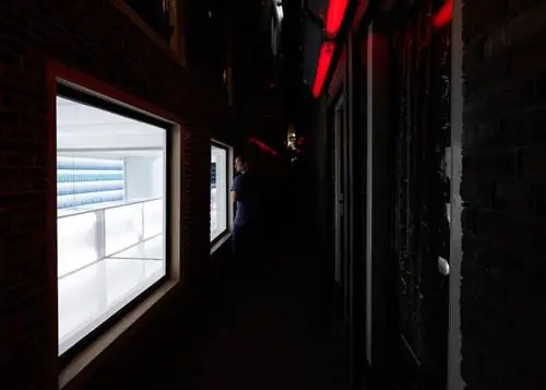 Вот тут-то и вклинился магазин, получивший стерильное помещение