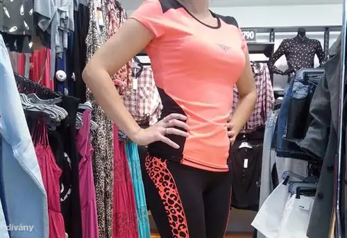 Житель Нью-Йорка: топ 3990 форинтов, брюки 4490 форинтов