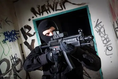 затвор 177244769