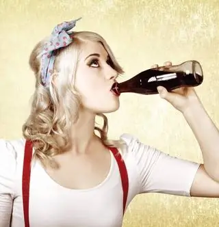 Сладкие напитки вызывают раннюю менструацию