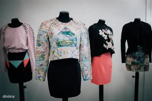 Осенью Нора Шарман представила коллекцию готовой одежды, вдохновленную бидермейером