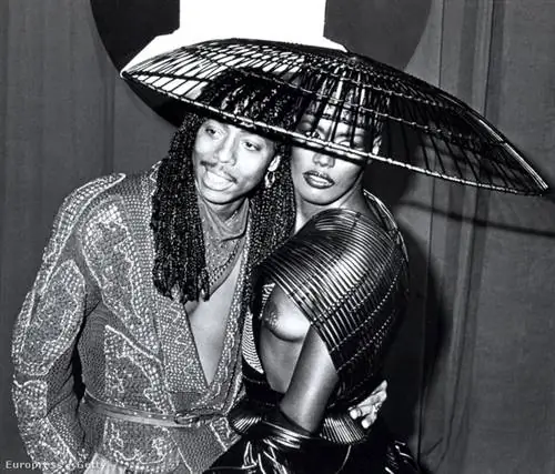 Рик Джеймс и Грейс Джонс, 1983 год: подобная вспышка, вероятно, взорвала бы Интернет в наши дни