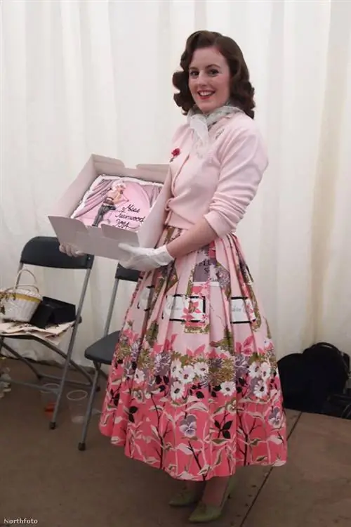 На этот раз титул Мисс Винтаж 2014 заслужила 22-летняя Холли Фостер из Кента, которая стала любительницей тренда лишь в последние год-два