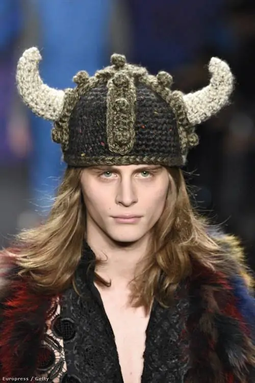 Вот как обработала тему Анна Суй