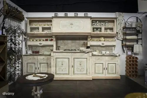 Теперь перейдем к деревенским кухням. Он, безусловно, хорошо смотрится в загородных особняках